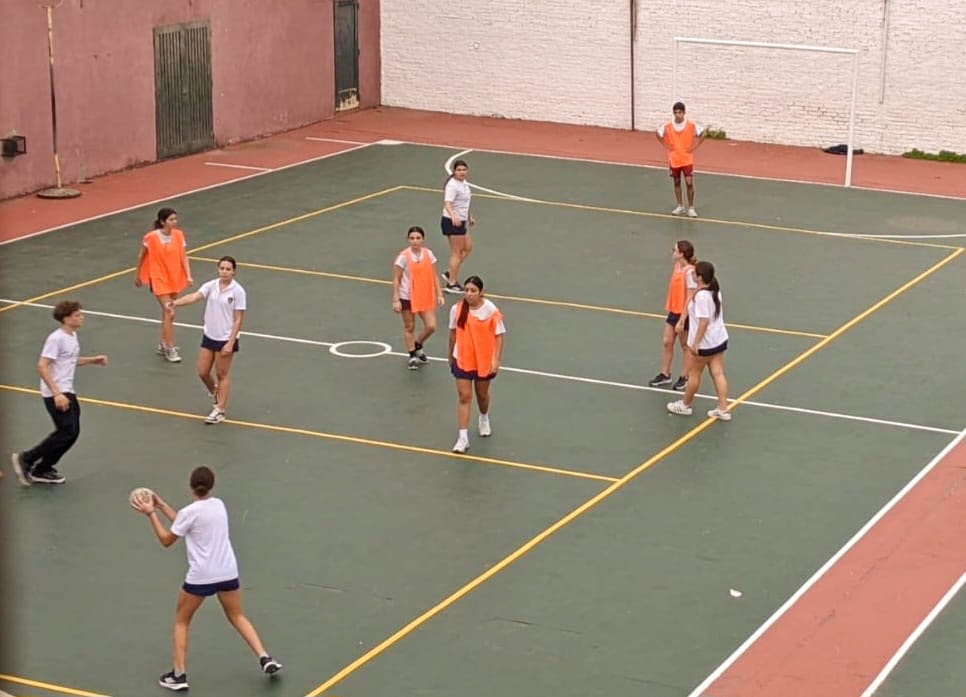 chicos-jugando-handball
